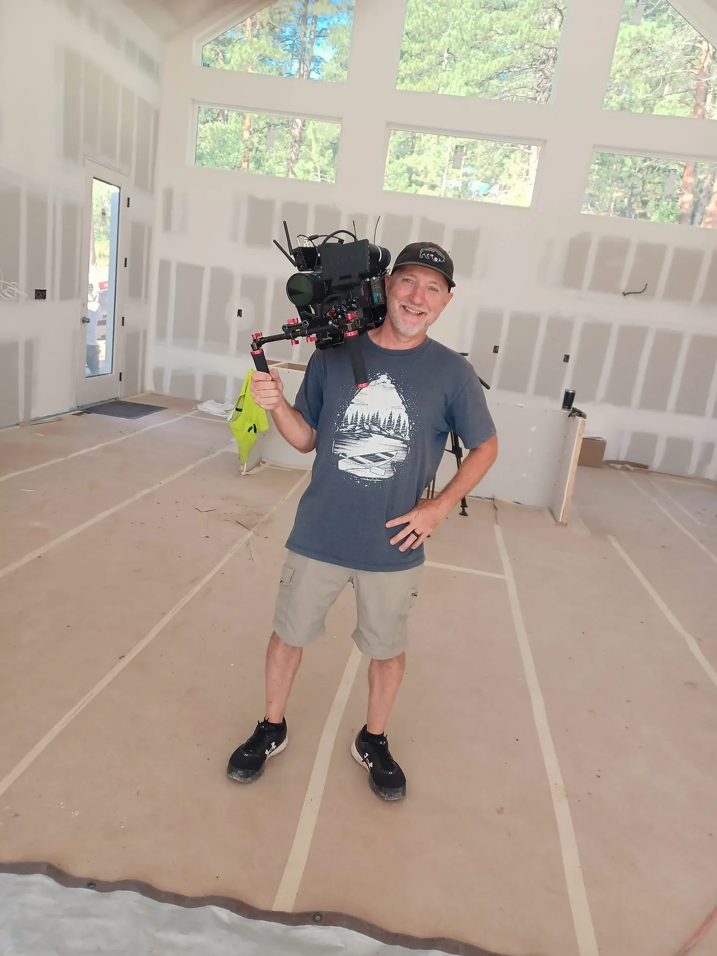 A Cruz Carpentry craftsman at work on site